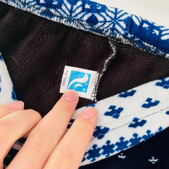 Fleece-Lined Patterned Leggings - Picture 5 of 5